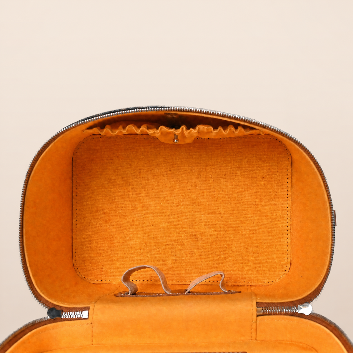 Elegant Vanity Crossbody