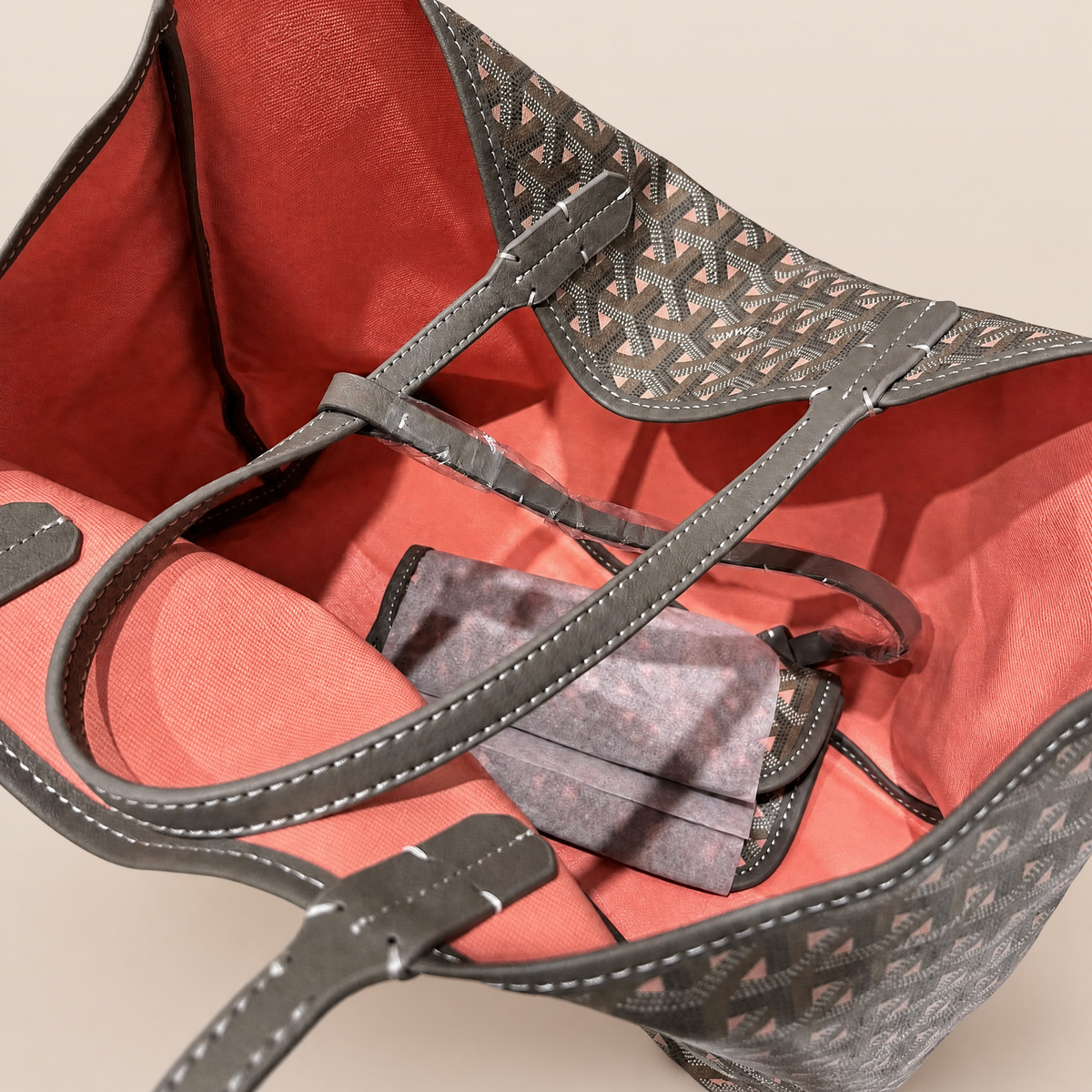 Vivara Signature Carryall