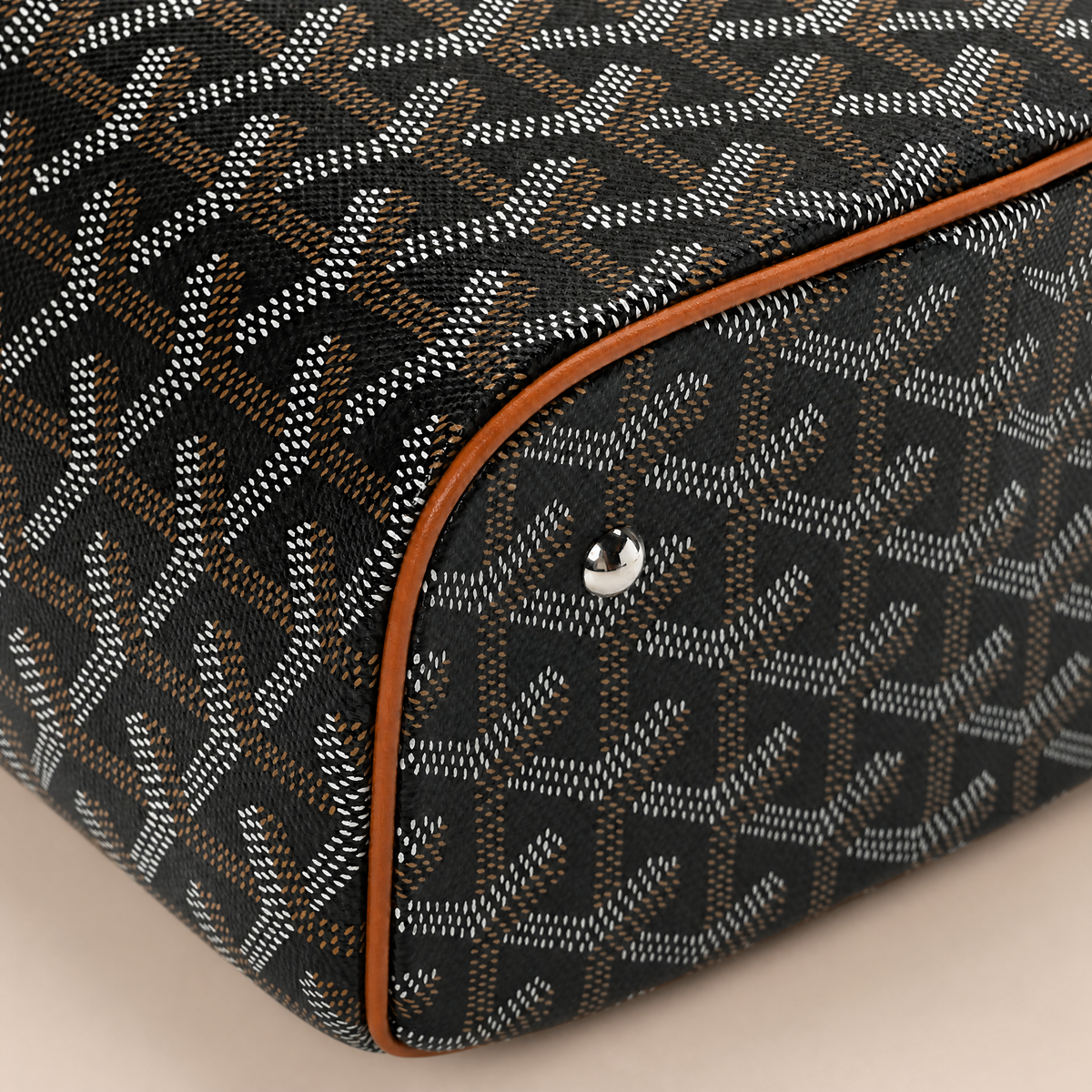 Elegant Vanity Crossbody