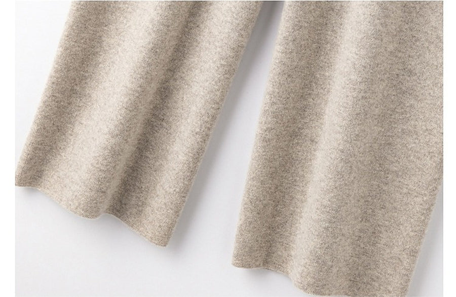 The straight hems of the oat trousers