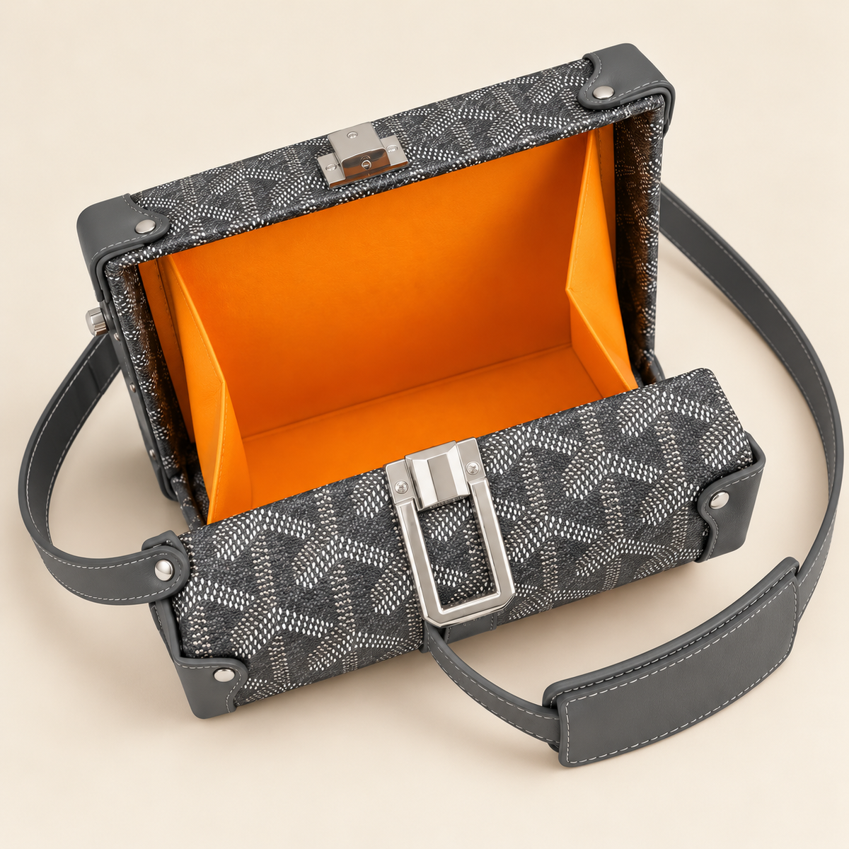 Véline Structured Crossbody